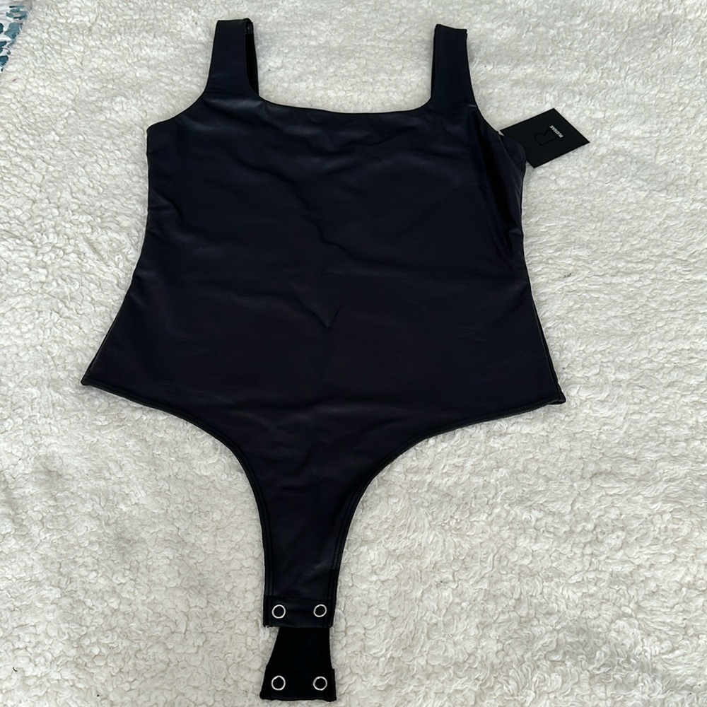 RUDSAK Black Square-Neck Snap-Closure Tank Bodysuit